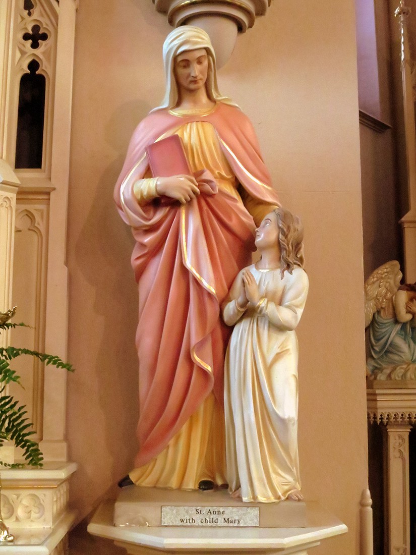Statue of staint anne and mary