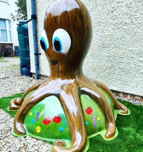 Big eyes octopus fiberglass sculpture Marine life kindergarten outdoor decoration 1