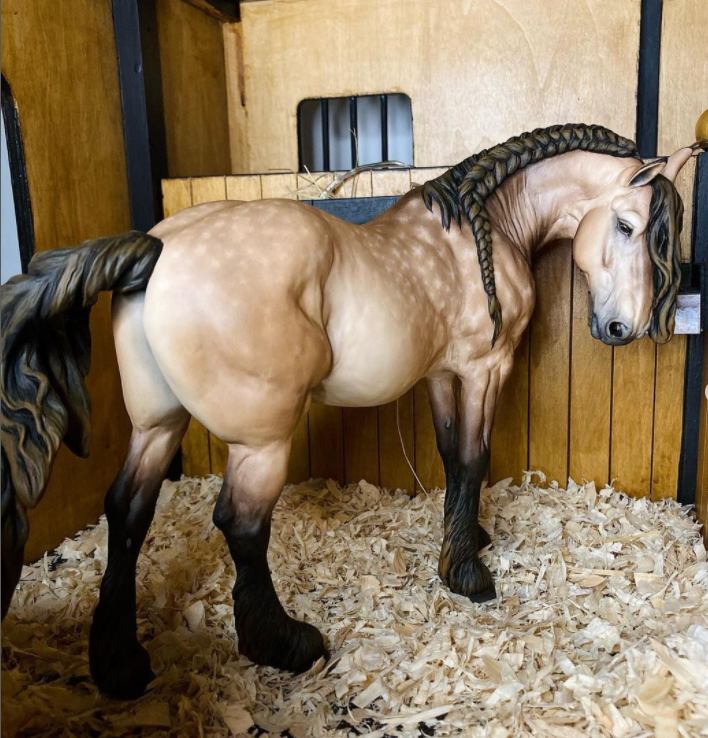 Brown Noble Horse fiberglass sculpture stable realistic design
