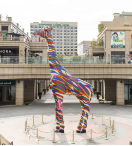 Colorful Trend art Giraffe fiberglass Sculpture Park decoration 1