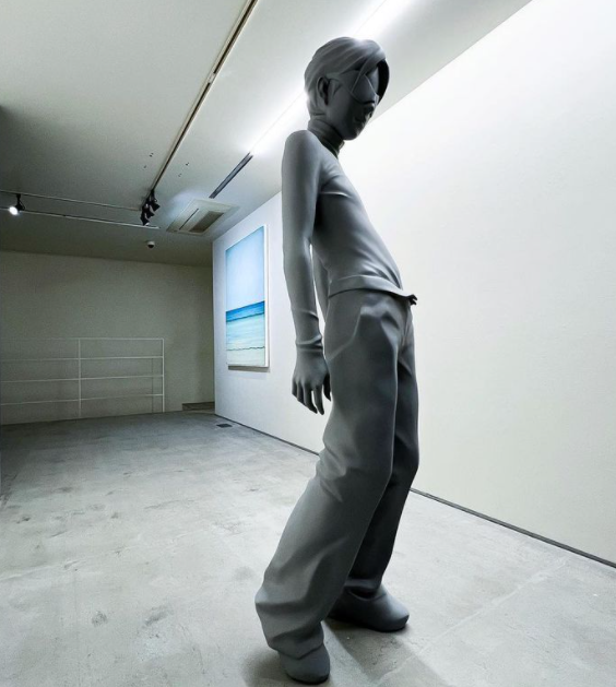 Cool figure fiberglass sculpture silver figure custom art