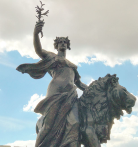 Queen Victoria Memorial fiberglass sculpture classical art design