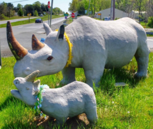 Rhino and baby resin sculptures garden lawn low carbon energy saving animal decoration 1