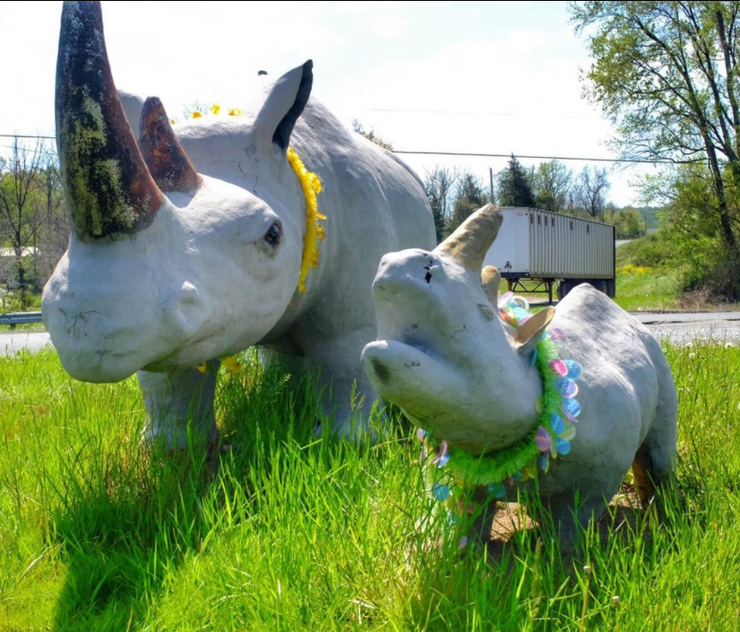 Rhino and baby resin sculptures garden lawn low carbon energy saving animal decoration