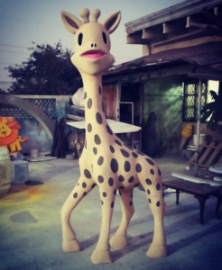 Sophie the Giraffe resin sculpture life size animal cartoon amusement park decoration