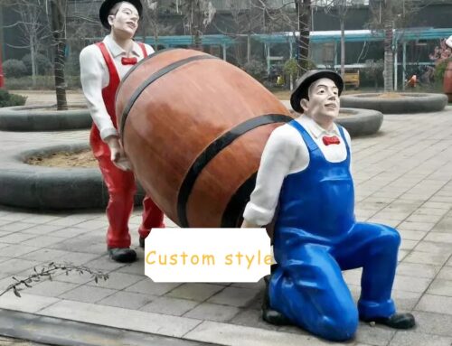 Two people carry the wine cask scene decoration Festival decor fiberglass abstract figure with beer barrel statue