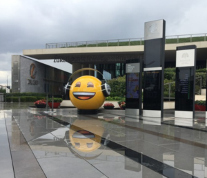 Yellow emoji fiberglass sculpture modern landscape decoration 1