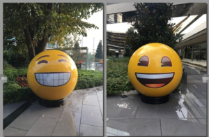 Yellow emoji fiberglass sculpture modern landscape decoration 2