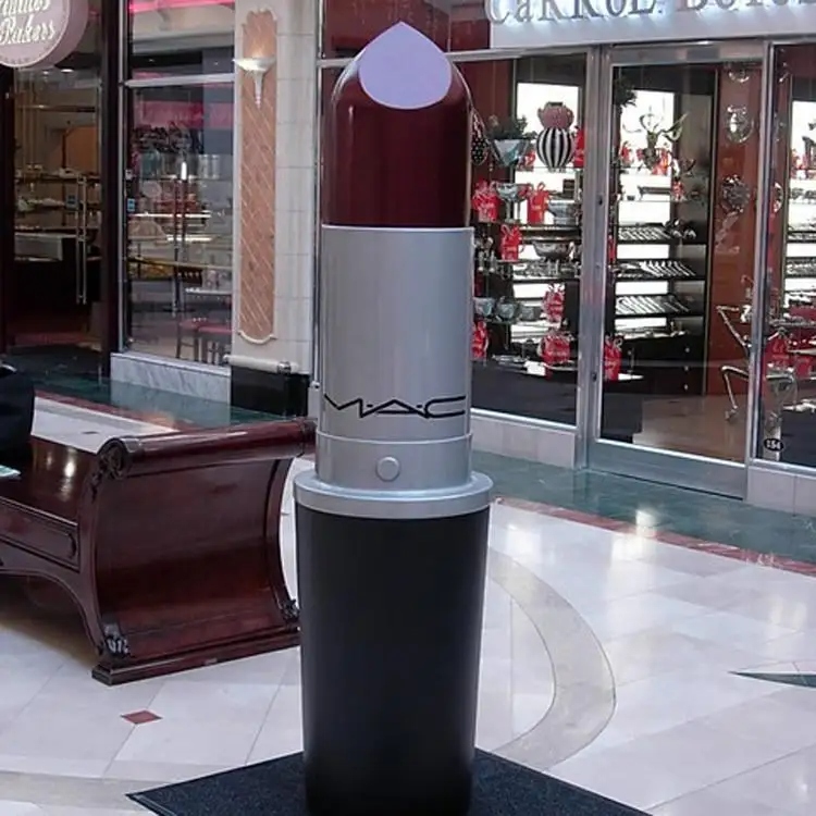 High Quality Wholesale Custom Giant Fiberglass Resin Lipstick Statue Props for Cosmetics Visual Window Display (2)