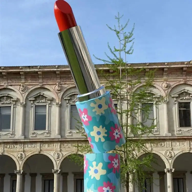 High Quality Wholesale Custom Giant Fiberglass Resin Lipstick Statue Props for Cosmetics Visual Window Display (3)