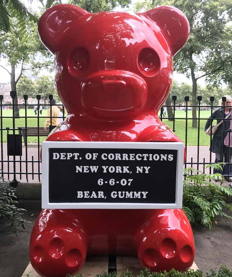 Pop art resin craft fiberglass modern sculpture gummy bear statue (2)