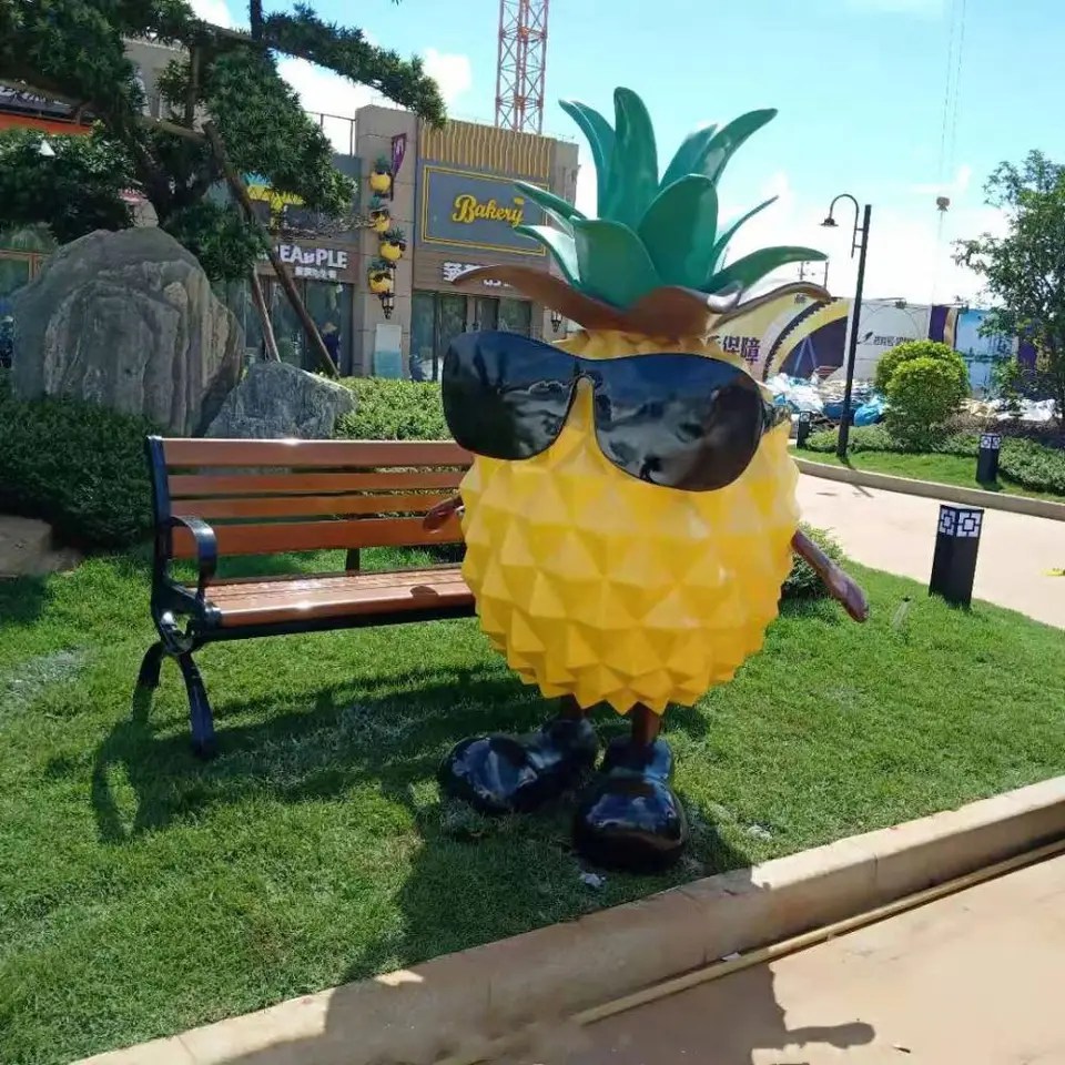Resin home decoration simulation fruit pineapple statue 