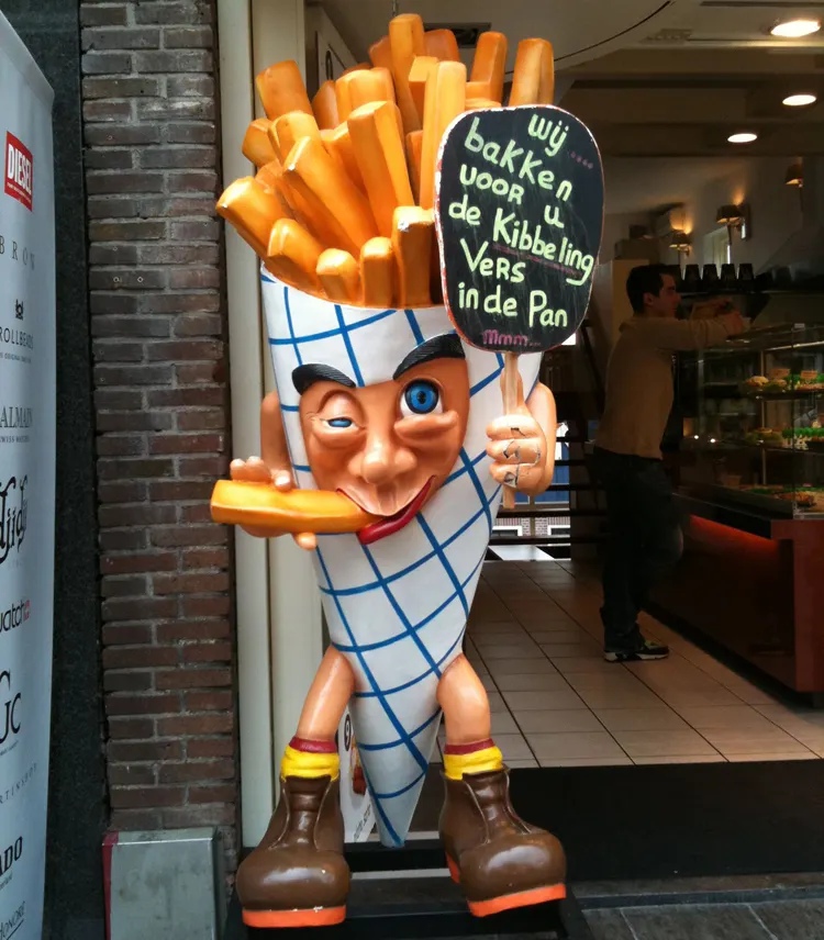 Super cool cartoon character large size abstract fiberglass french fries statue (2)